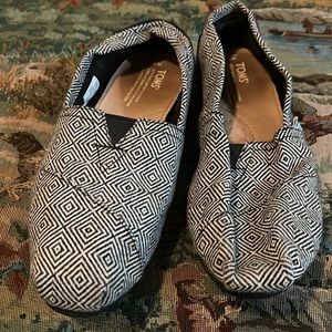 Women’s Toms size 9